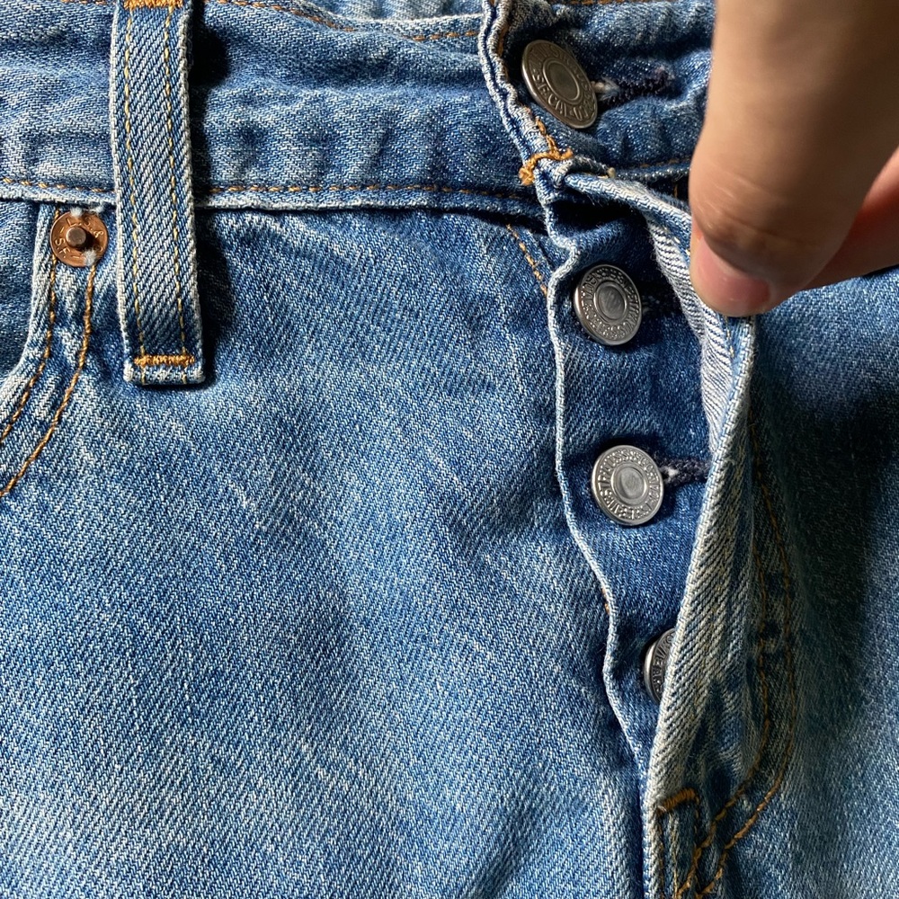 •VTG 90’s 501 ripped Levi’s - Picture 5 of 7